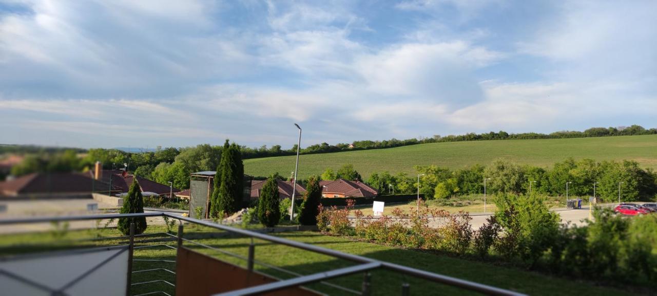 Slnecne Apartmany Podhájska Exterior foto
